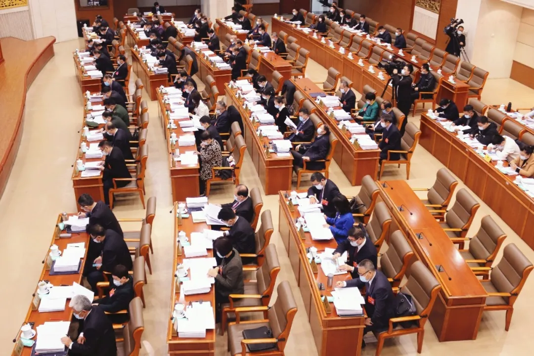 陕西省十三届人大常委会第二十九次会议举行 刘国中主持 刘小燕姜锋朱静芝郭青梁宏贤戴征社郭大为文引学出席