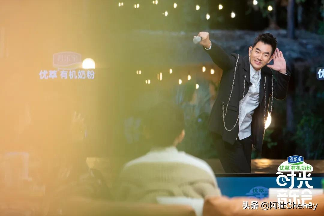 半个乐坛都在向他致敬,这现场我爱疯了