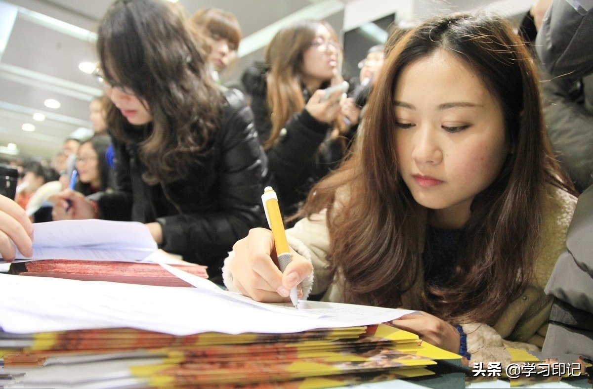 大学“挂科”后果这么严重，影响毕业发展，大学生你还敢挂科吗？