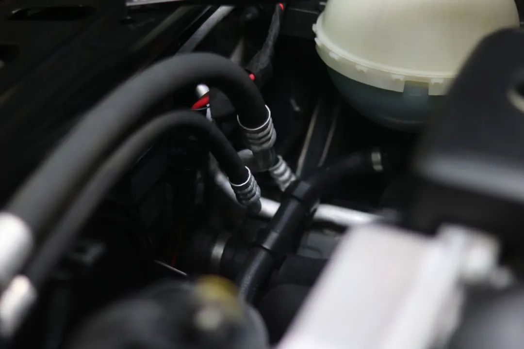 怪兽修车：翻新一辆13年的二手宝马5系，耗时25天完美复活它