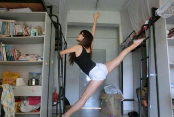 宿管老师查寝就像“开盲盒”，大学生们脑洞大开，让人意想不到