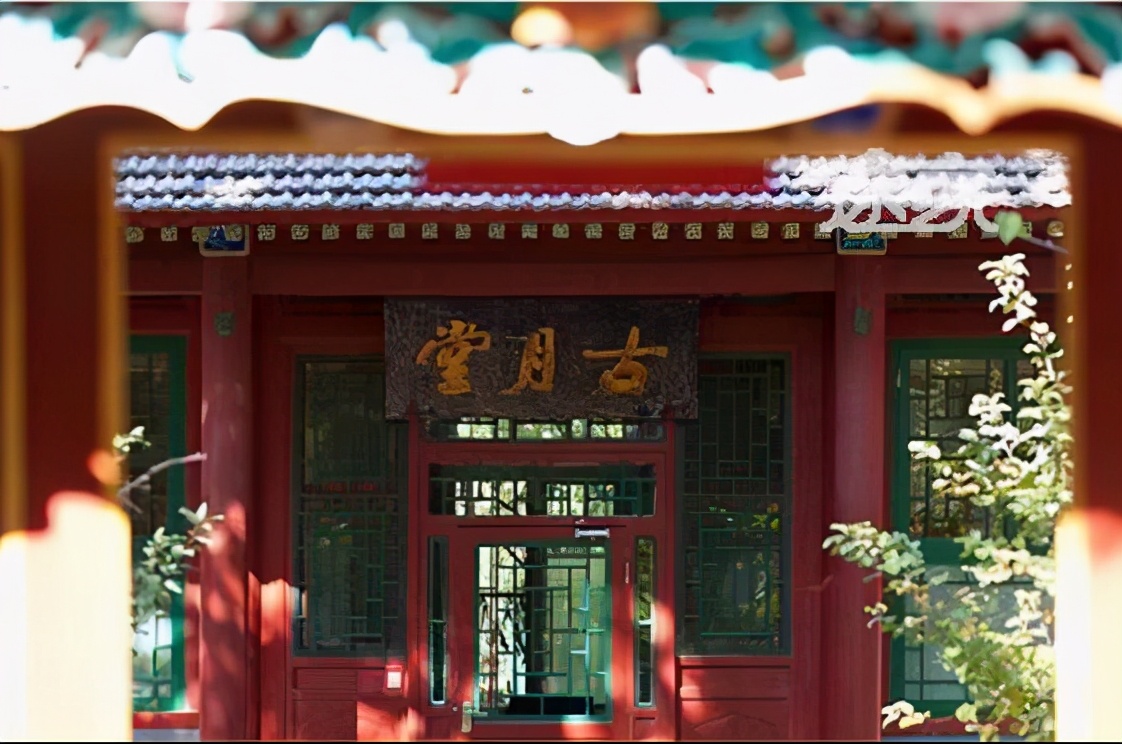 钱钟书去世后，暗恋杨绛的费孝通前来探望，杨绛：别再知难而上了