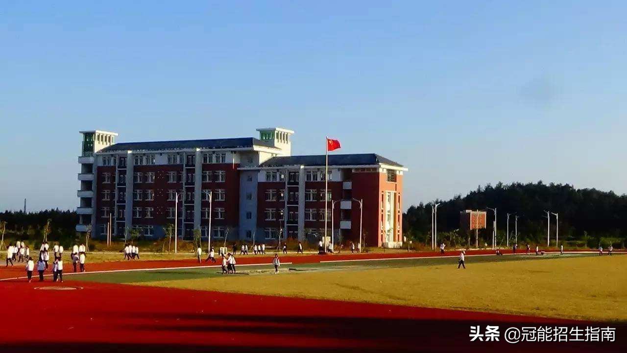 四川省成都卫生学校分数线-初中生读卫生学校分数线