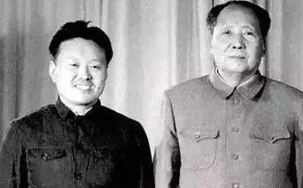 他是毛主席的专职厨师，做饭22年深受重视，为何从不敢与人交谈？