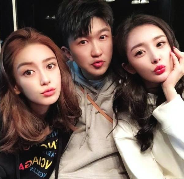 林更新回母校凡尔赛，同学就走红他一个，校友还有一个是被骂红的