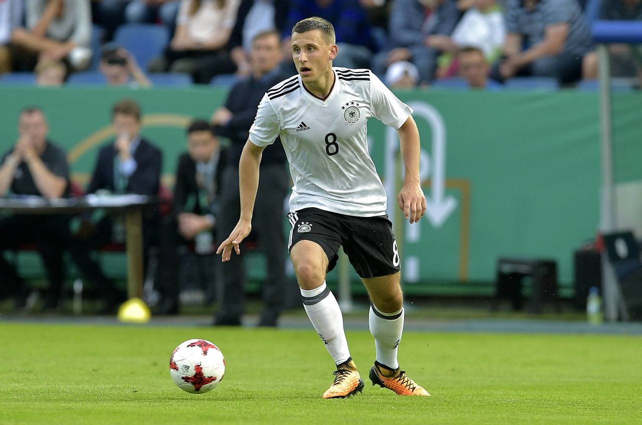 欧洲足球后卫新星(u21欧洲杯:10位未来可能闪耀足坛的新星)