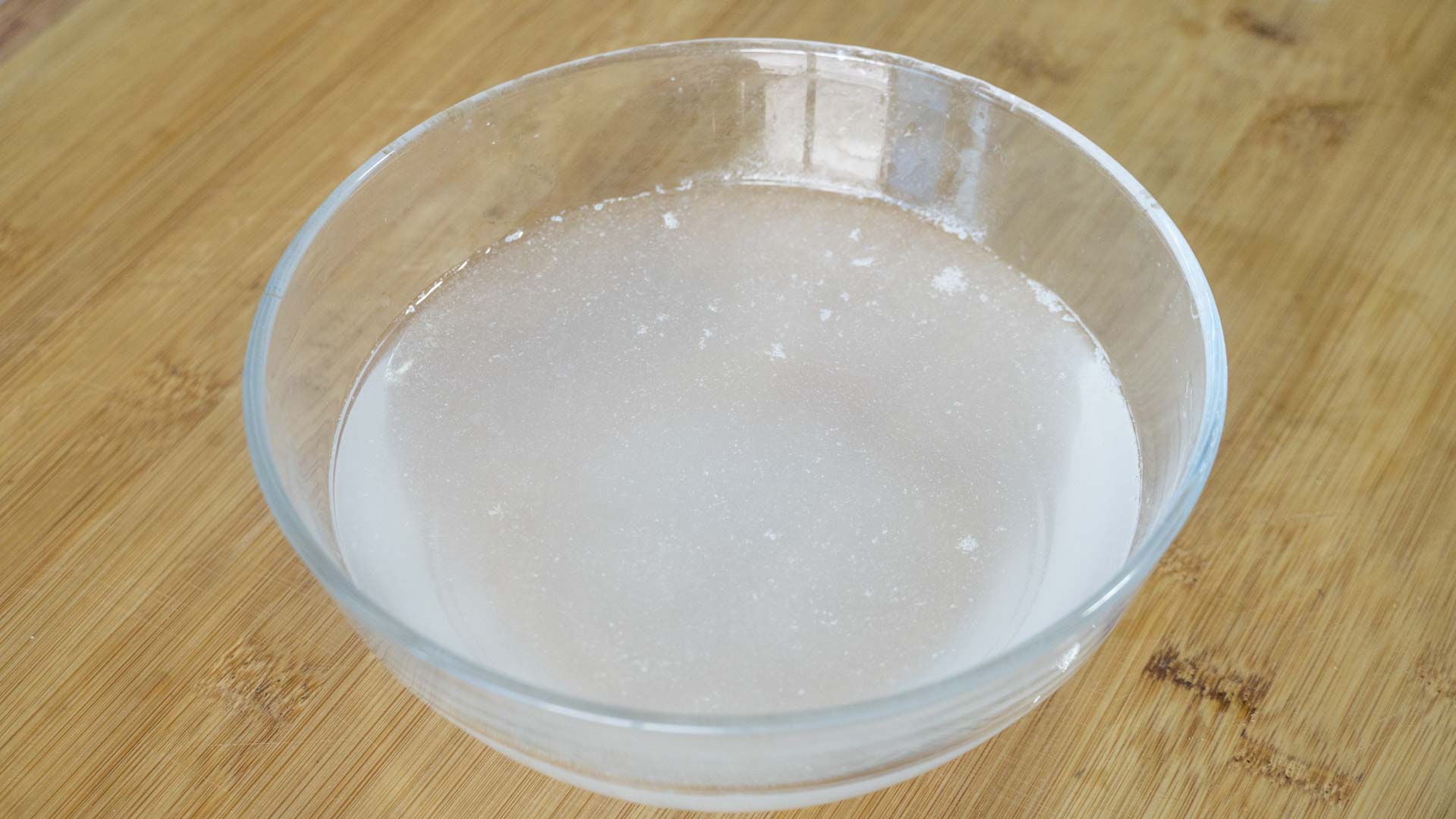 米豆腐怎么做（轻松做出筋道爽滑的米豆腐）