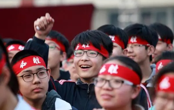 “寄宿学校容易毁了孩子”，班主任说出真相，你还敢让孩子寄宿吗