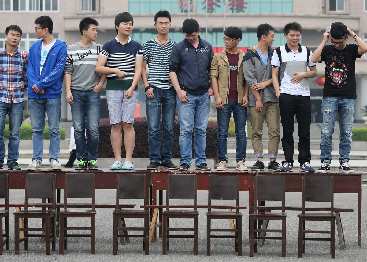 高考英语单项选择题对比分析研究