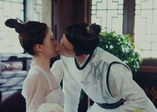 赵露思花式接吻：郑业成转圈吻，丁禹兮豌豆吻，与他接吻5小时