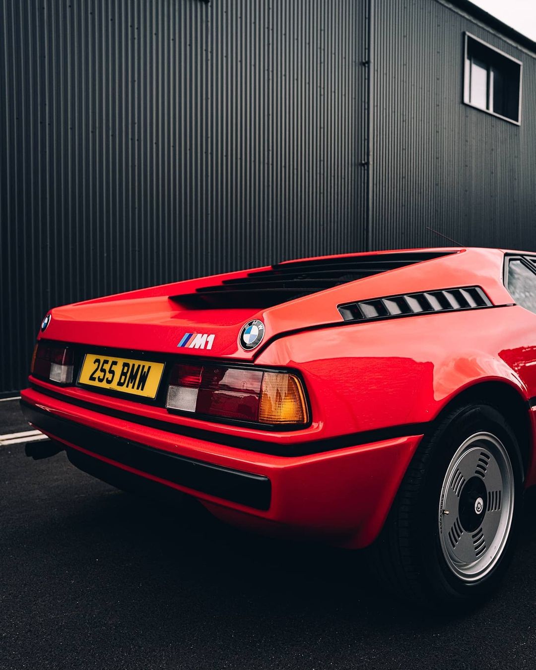 丑到极致就是潮?宝马与兰博基尼联合打造的超级跑车bmw-m1