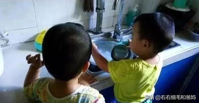 男孩子黏妈妈：真的会娘炮，会妈宝男吗？原来阻断母子亲情更可怕