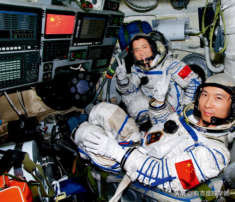 中国进过太空的11名航天员，如今都是啥军衔？8少将2中校1上校