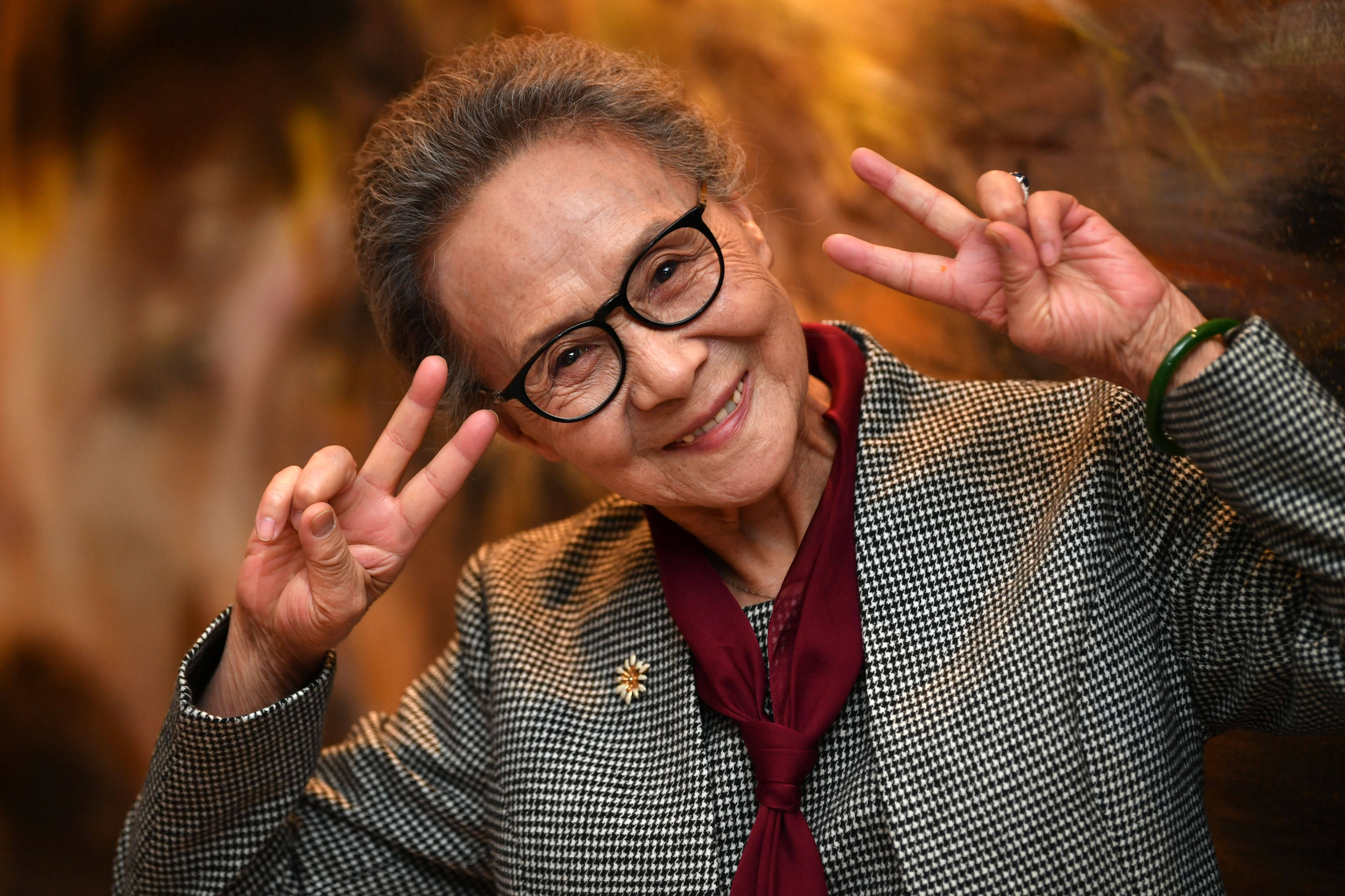 刘诗诗“奶奶”，83岁的年龄最爱佩戴翡翠首饰，美人会老优雅不会