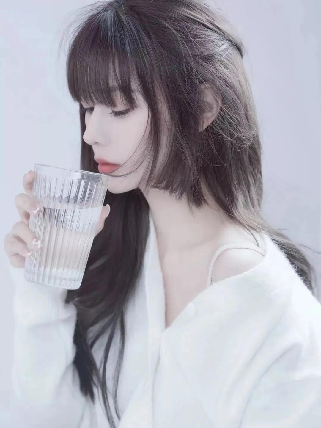 脸大小姐姐减龄显白发型