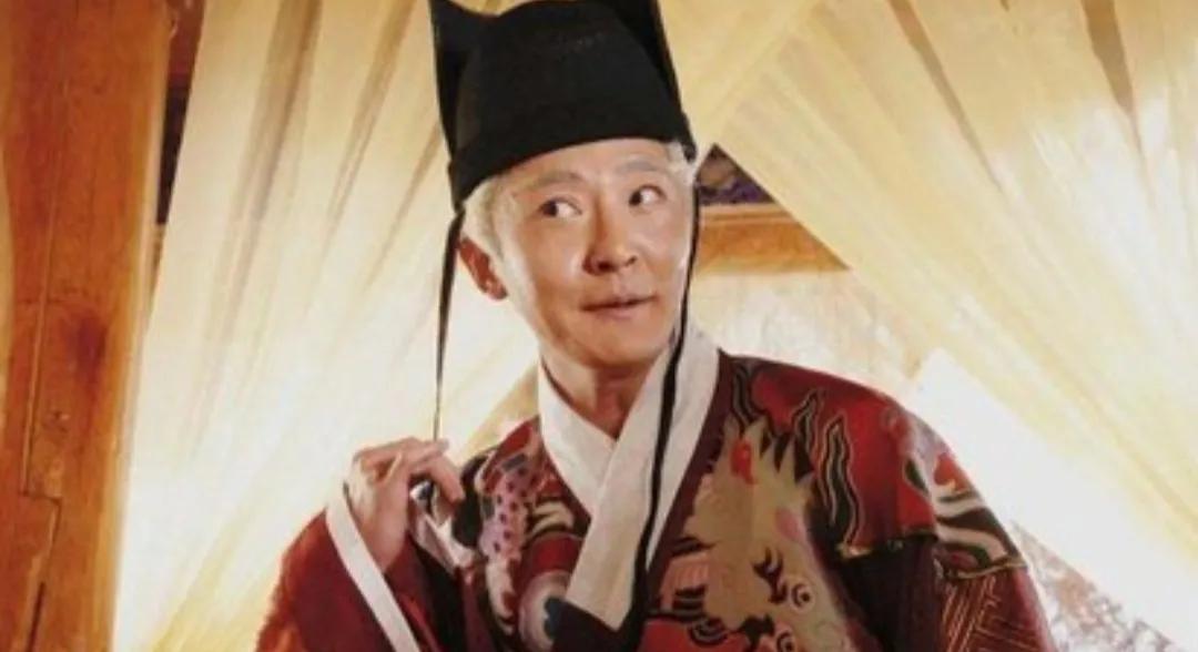 宫刑具体割哪个部位？割完以后还要挂在房梁上放几十年