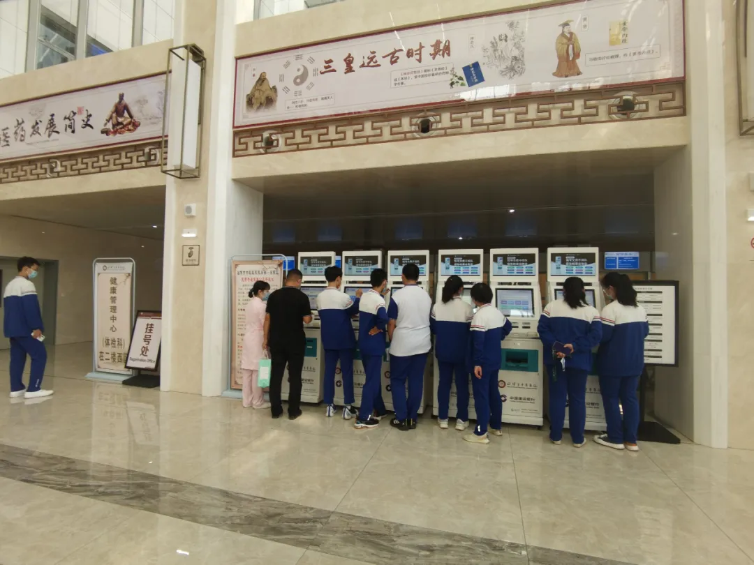 市实验学校高二学生到淄博市中医医院东院区体验中医药文化
