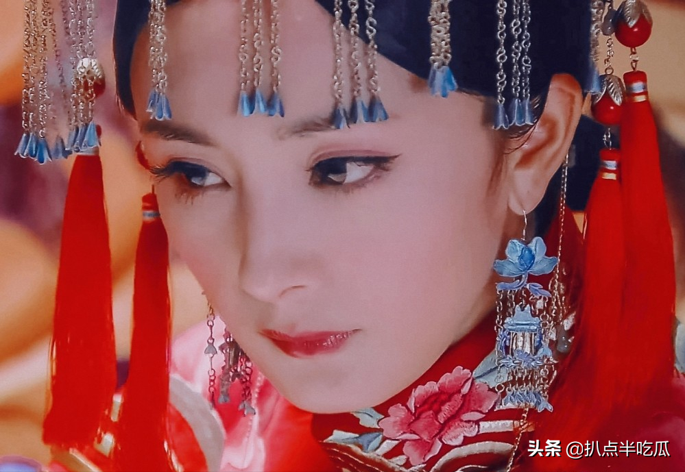 2011年播出的《宫锁心玉》,使得杨幂一下子成了一线女星,她饰演的晴川