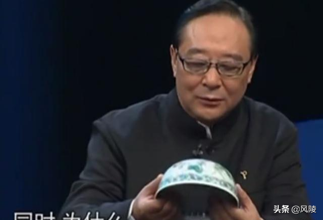 10年前在地摊上买个破碗,专家一看成化斗彩,直呼:真的过千万