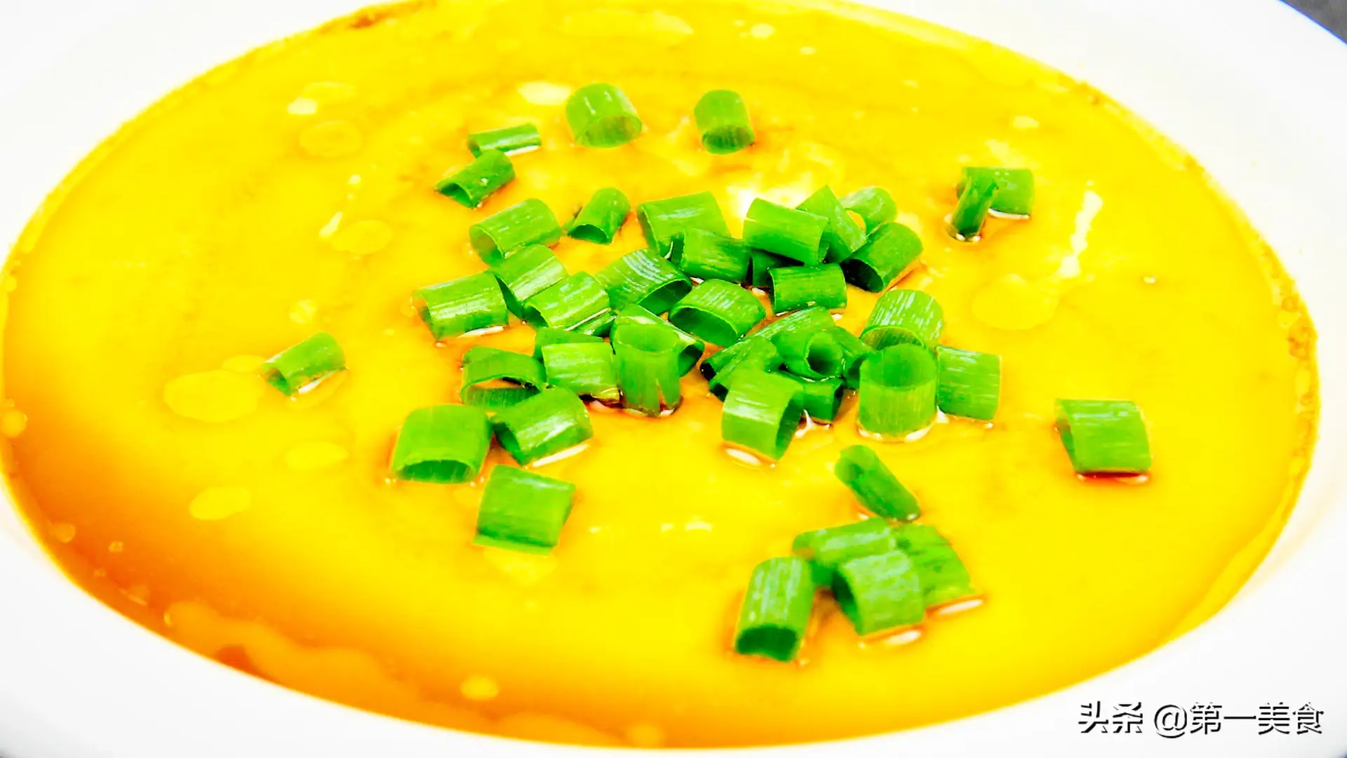 ***蛋羹怎么做才好吃，厨师长分享窍门，***蛋鲜嫩，没有蜂窝