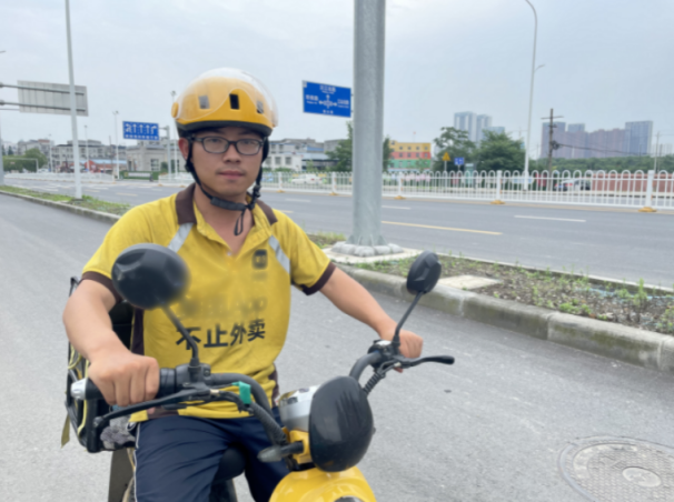 外卖小哥高考623分，点醒父母：别让孩子，赢在高考“死”在大学