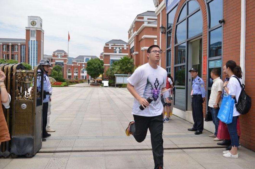 为何高考不可以迟到，却可以“提前交卷”？背后原因很暖心