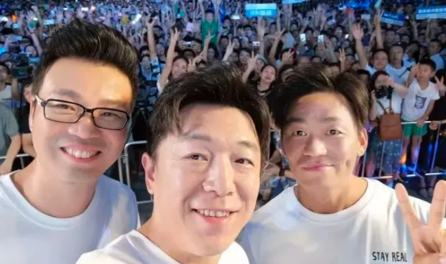 王迅：成名后抛弃发妻，把90后娇妻宠成宝，前妻“红了”，他糊了