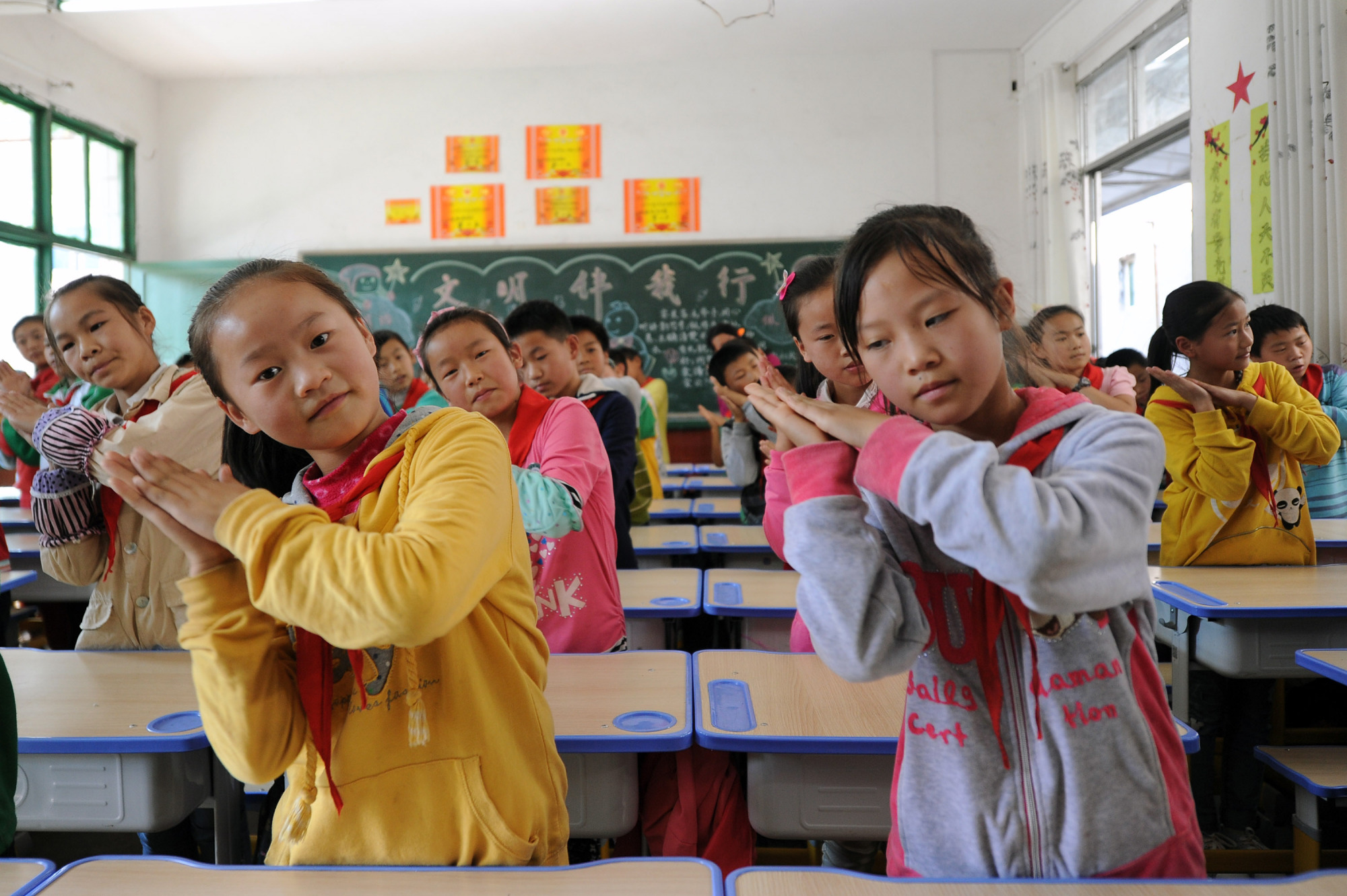 老师“含沙射影”让学生别上课后服务，惹家长发怒，校方回应来了