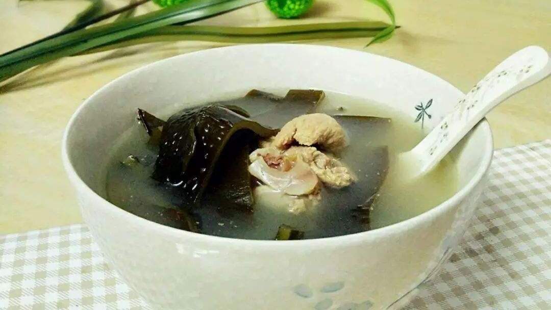 豬腳海帶湯,營養豐富,美味十足,多吃對身體好