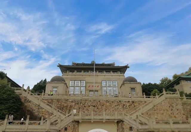 武大：中国最美大学校园，双一流、985、211，武汉大学旅游攻略
