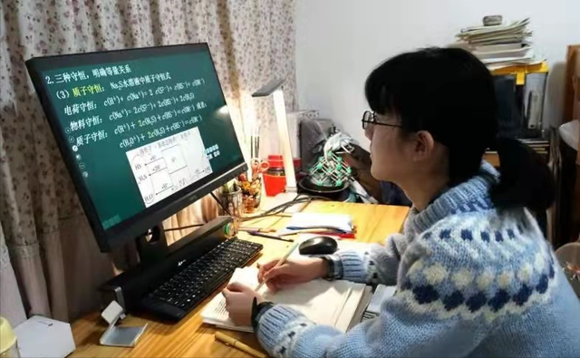 大学生直播“考研”，连考4年仍未能上岸，网友直言光顾着挣钱了