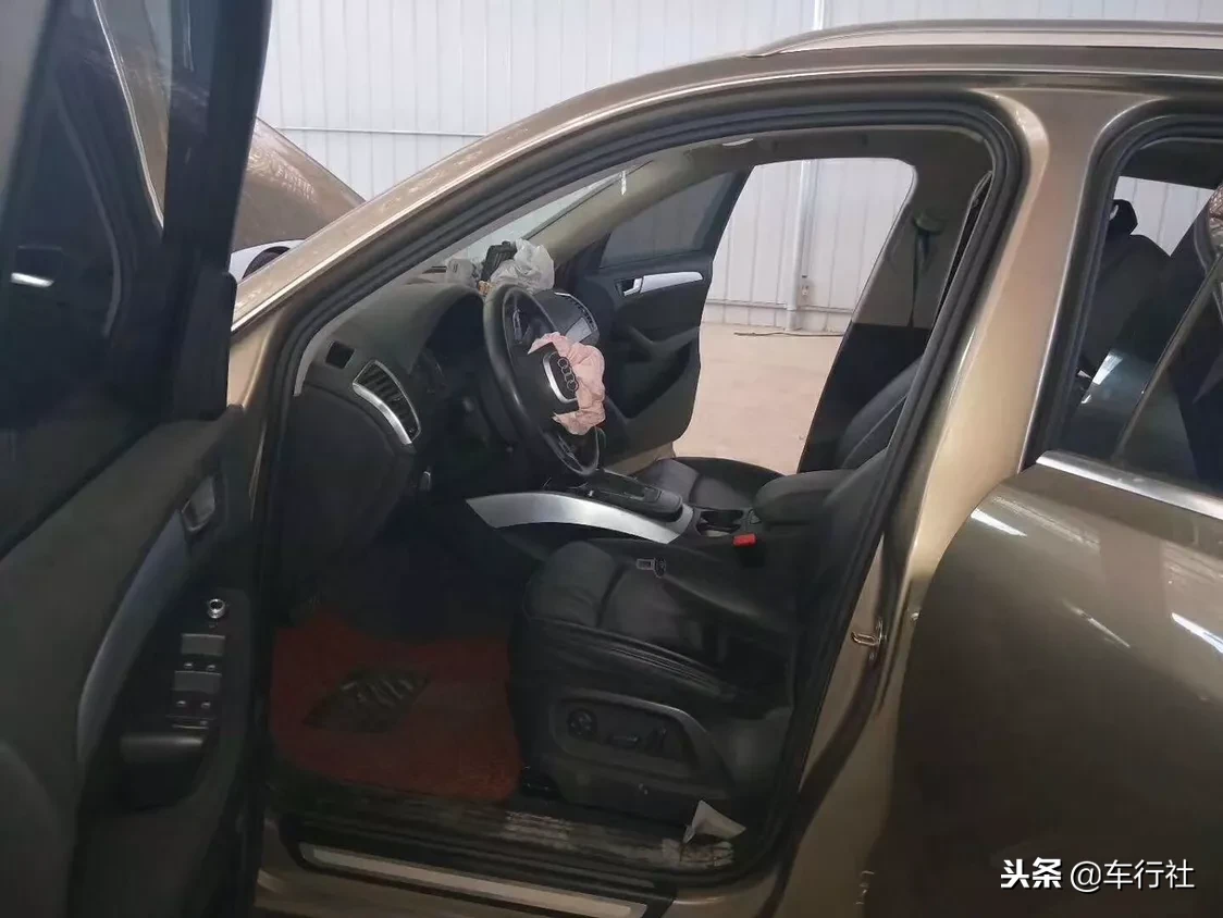 奥迪配件很贵吗,撞成这样的老Q5修起来多少钱?修和拆哪个划算