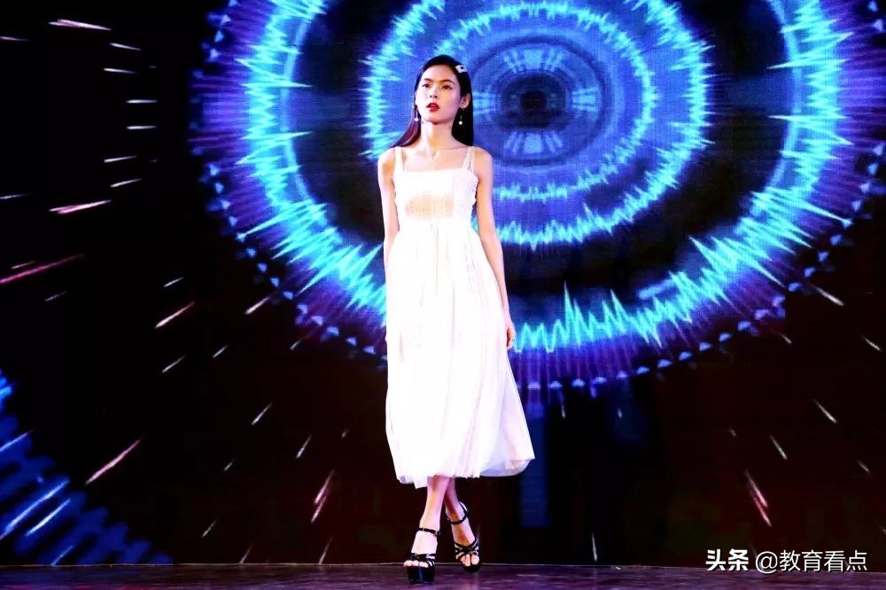 青春献礼新时代，为广东省华立技师学院艺术节点赞