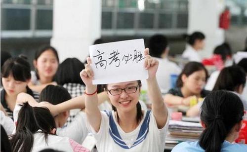 610分排名倒数第3，河南学霸班“凡尔赛”，全班过重点一本线