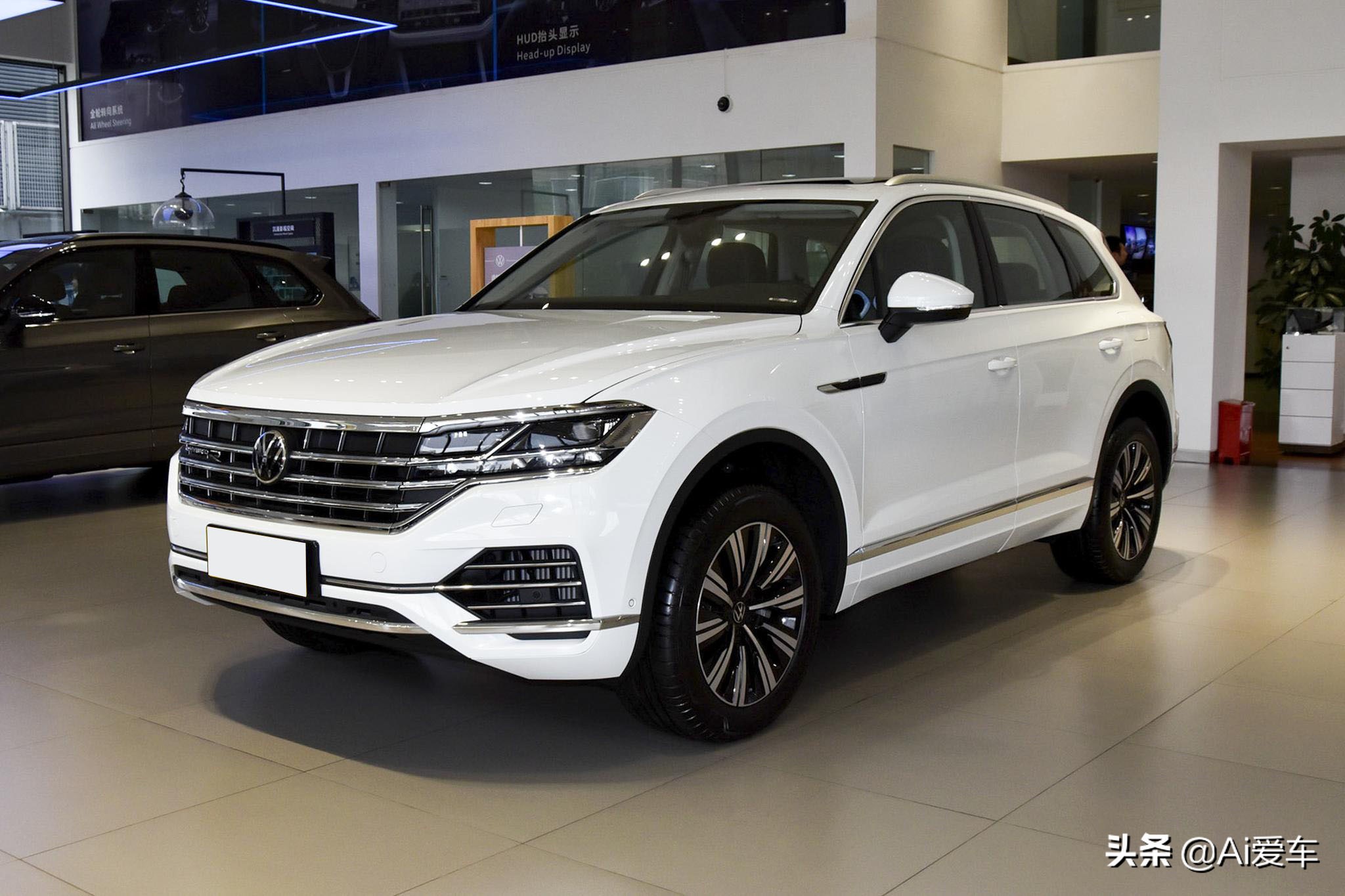 进口德系旗舰大5座SUV，2.3L油耗8AT带四驱，车价不错，途锐PHEV