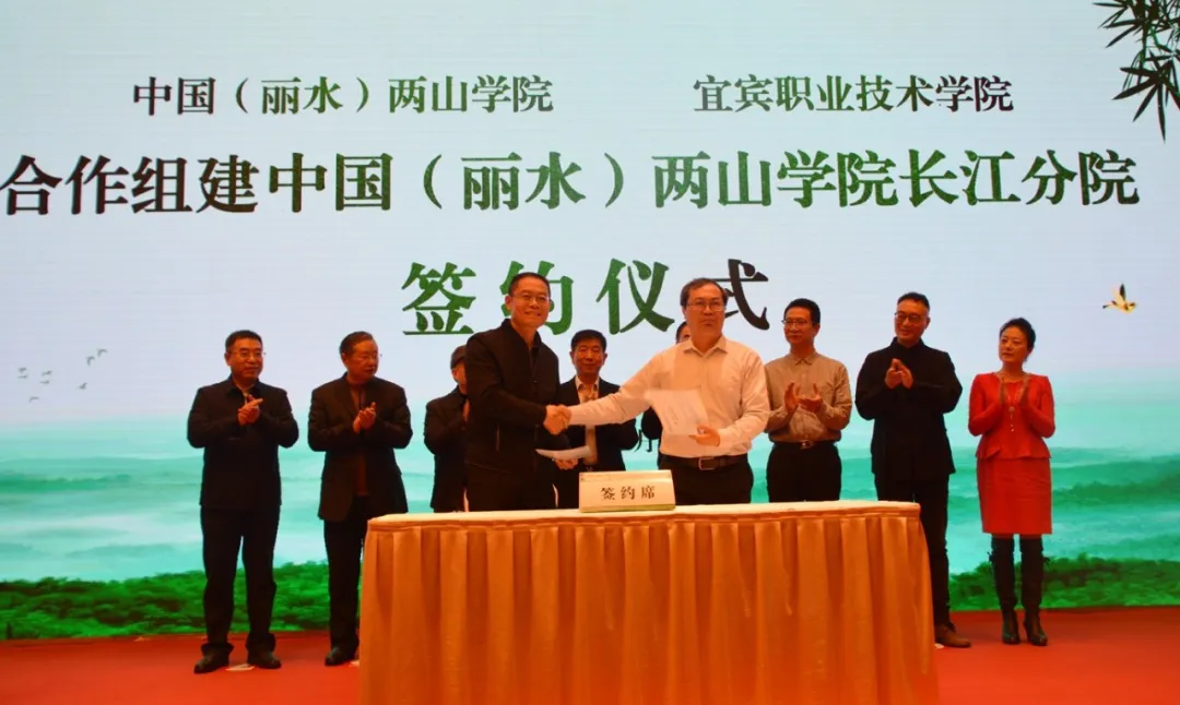 这所单招学校位于中国酒都，还有一个五粮液技术与食品工程学院