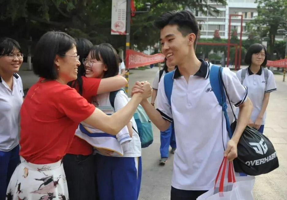 2021高考已结束，学生先别着急放松，做好3件事避免上大学吃亏