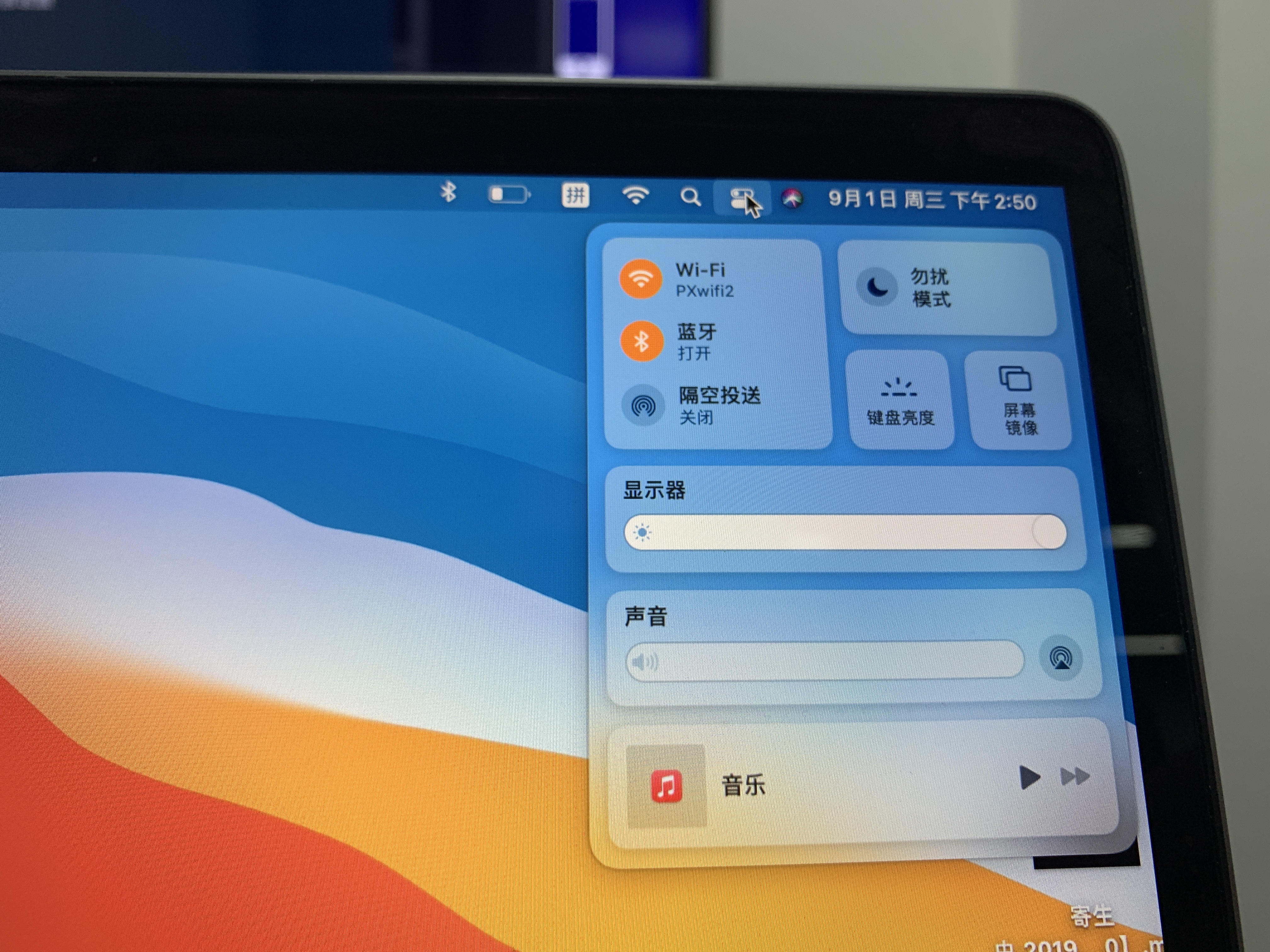 不用HDMI和VGA线，投影仪怎么无线连接电脑和手机
