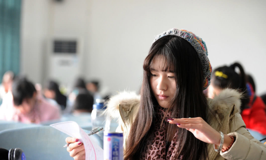 大学里“挂科率高”的专业，内容繁琐且复杂，补考更是难上加难