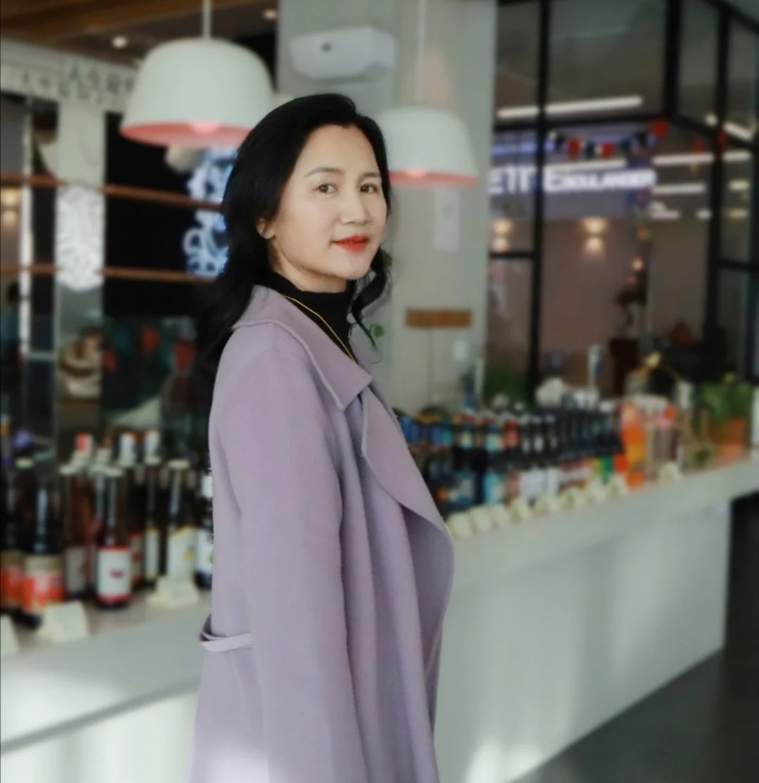 既然已经老气，那就从容面对，不装嫩不做作，穿出优雅搭出时尚感