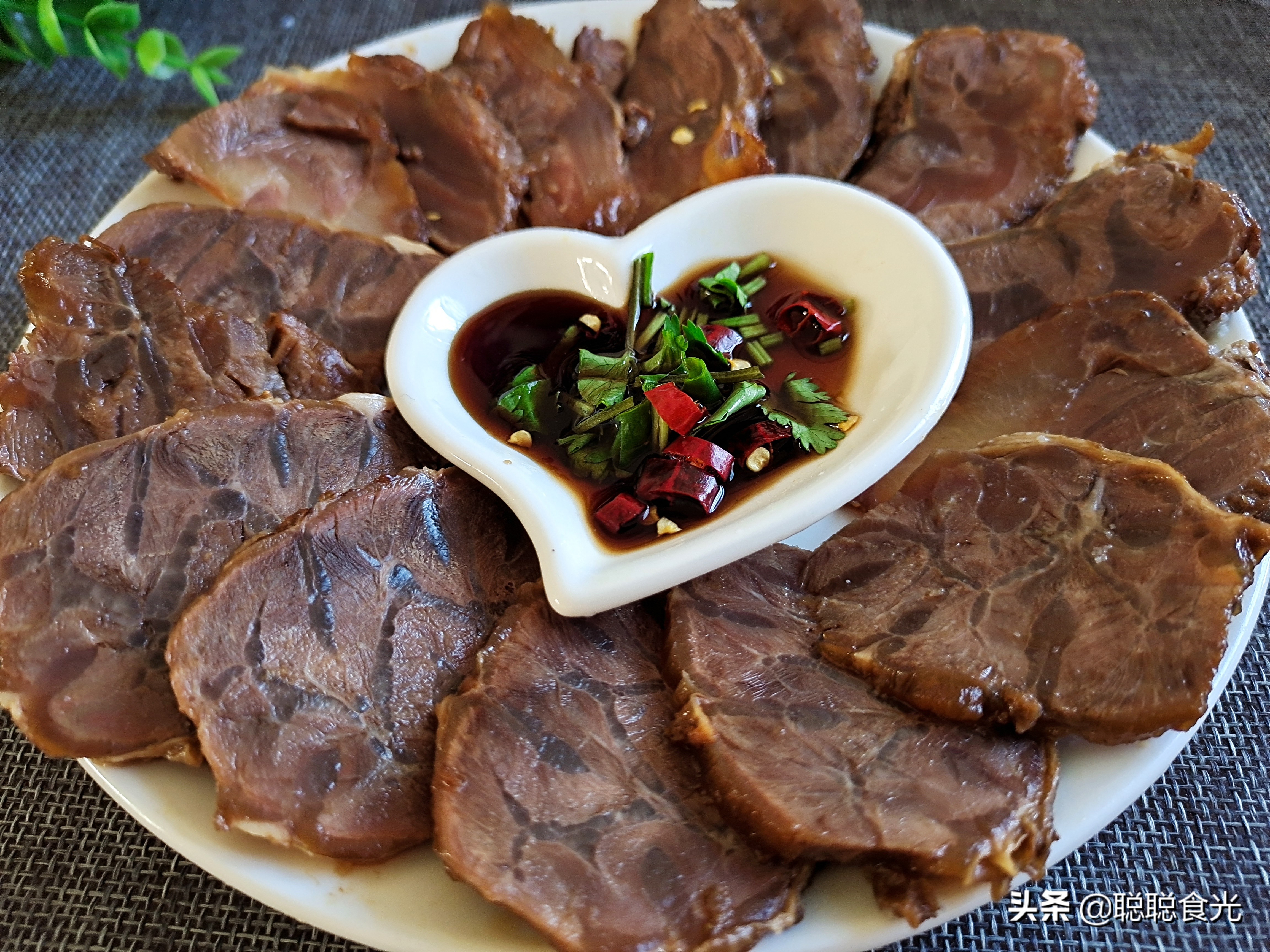 酱牛肉的做法	（牢记1腌2泡3酱牛肉不柴不松散）