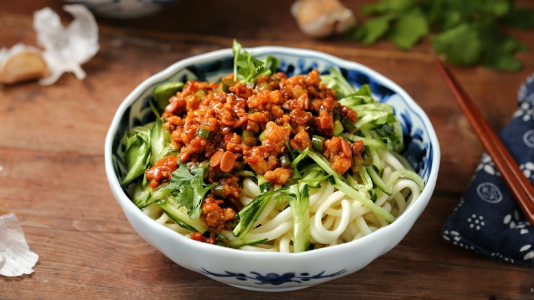 爱吃面条的收藏好，面馆老板教我特色炸酱做法，拌面拌饭都好吃