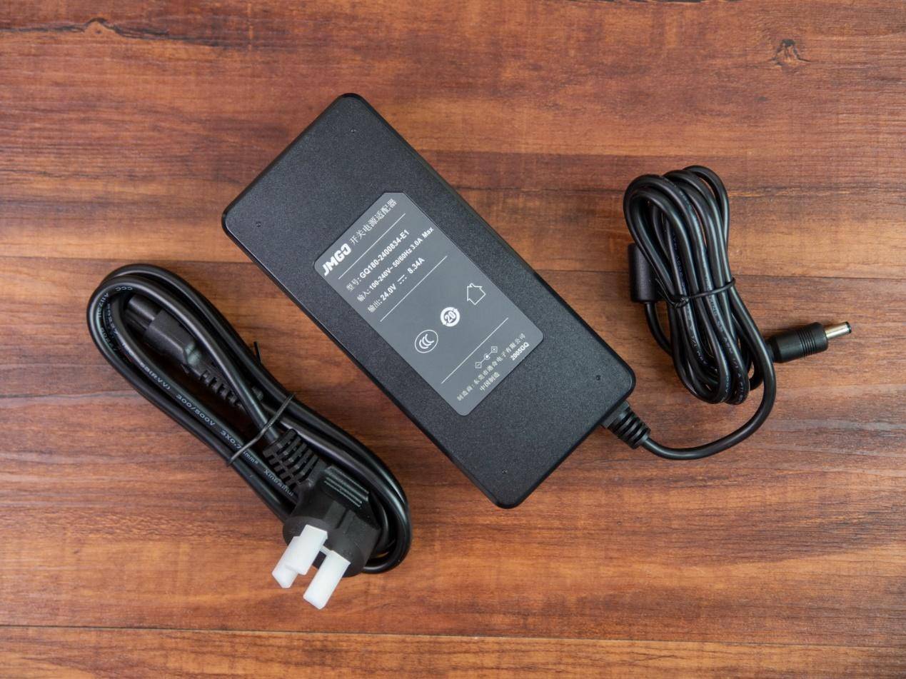 100英寸大屏幕的游戏和观影感受，坚果J10投影仪带你来体验