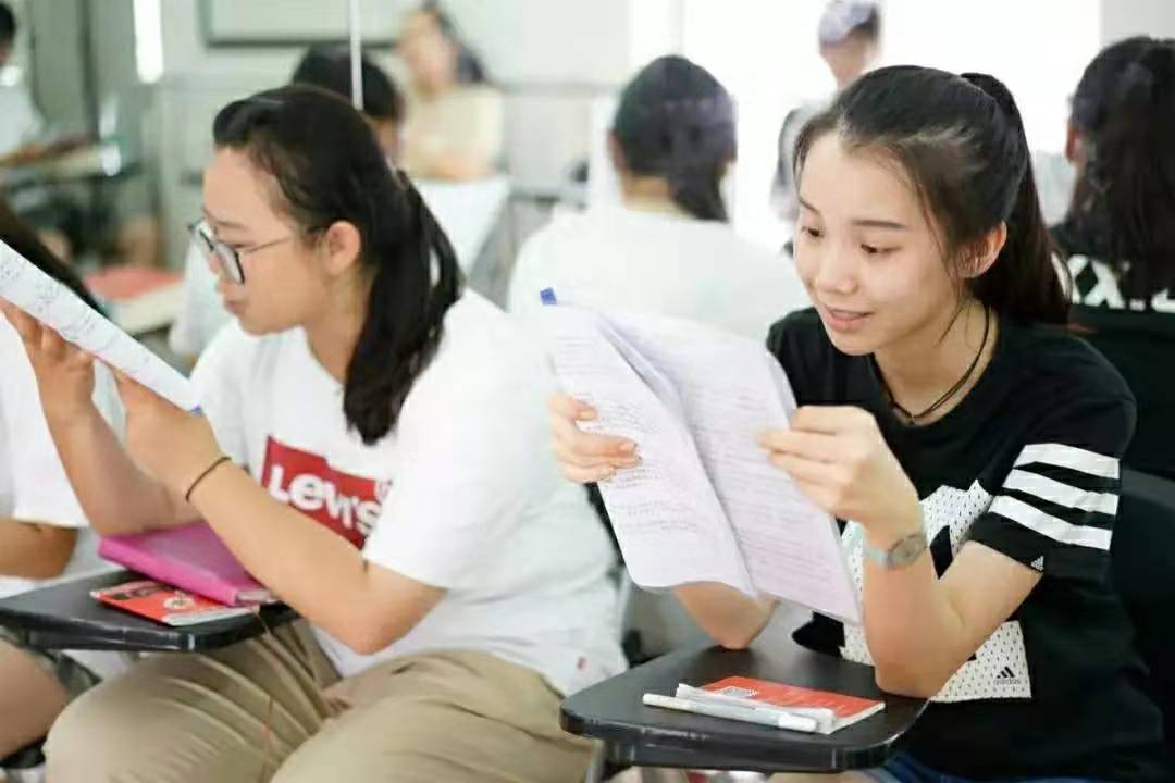 北京这所大学很“尴尬”，本地学霸瞧不起，外省学生却争着上