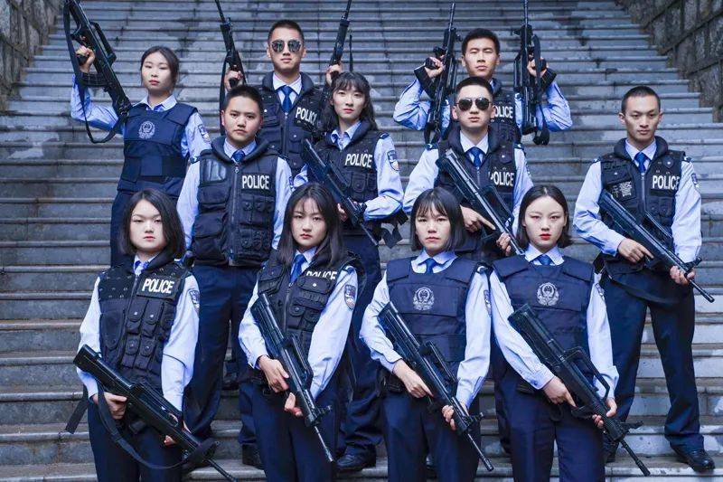 警校共有3档，第一档考上就是金饭碗，专科生也吃香