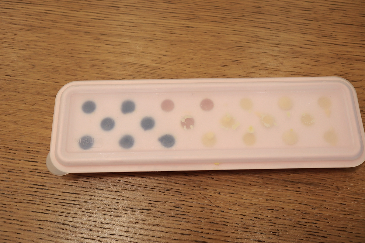 黑芝麻酱绿豆沙月饼还真好吃，说啥也得试一试，歪打正着的美味