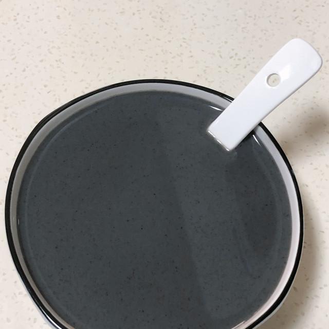 黑豆芝麻红枣豆浆，每天早餐来一杯，元气满满的！