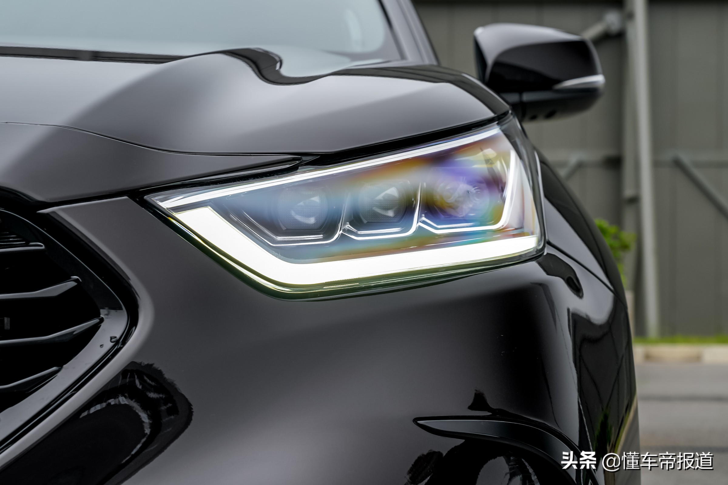 试驾｜同宗同源，却定位更高？一汽丰田皇冠陆放初体验