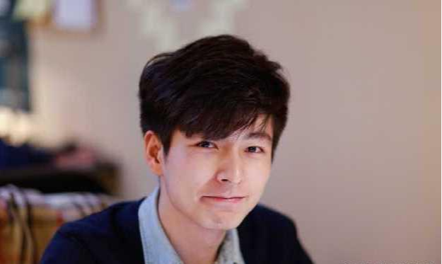 他是北大校草，高考理科状元，超高颜值深得女粉丝喜欢