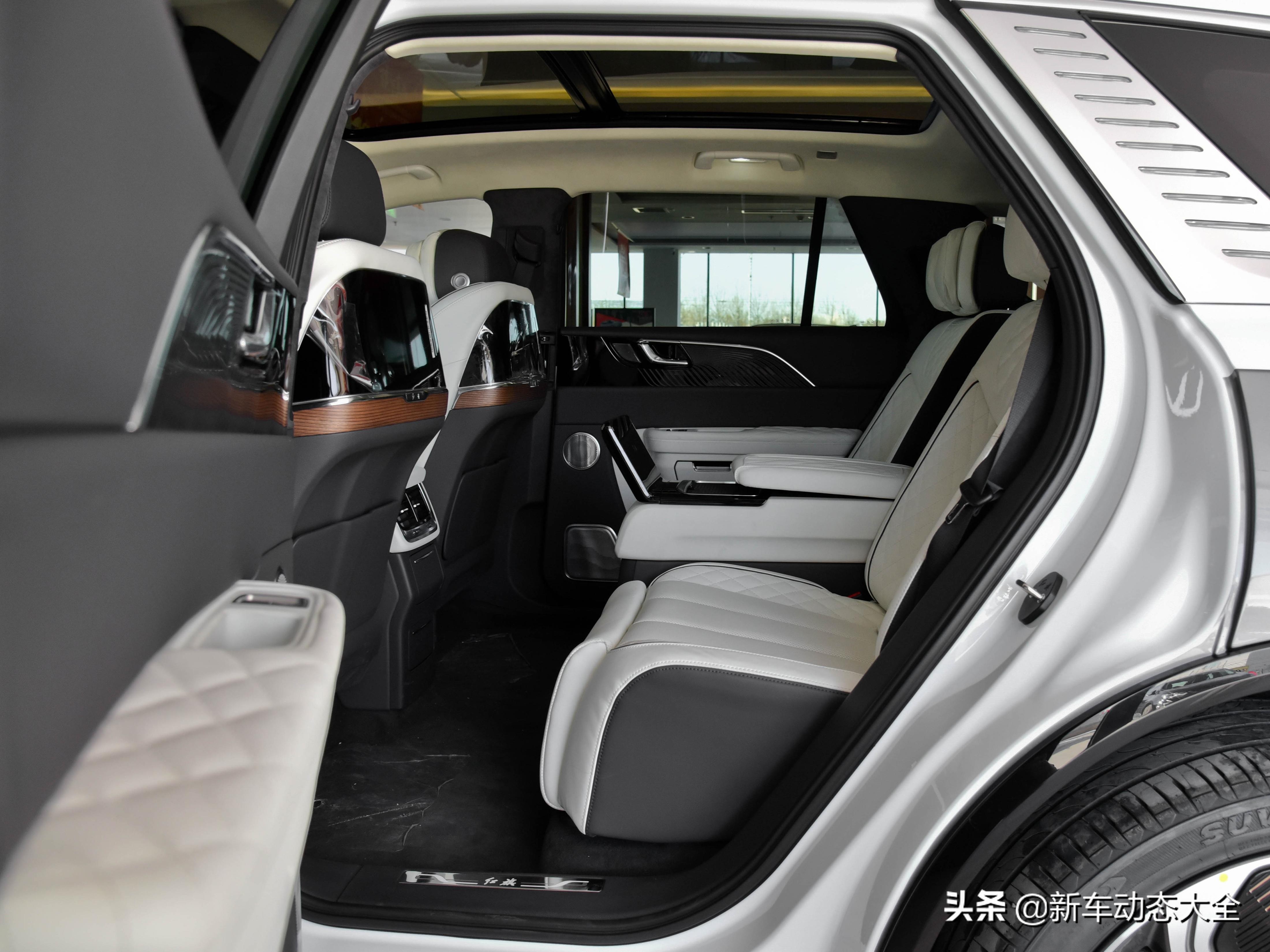 豪华旗舰SUV保养一样便宜，长续航快充不加油，实拍红旗E-HS9